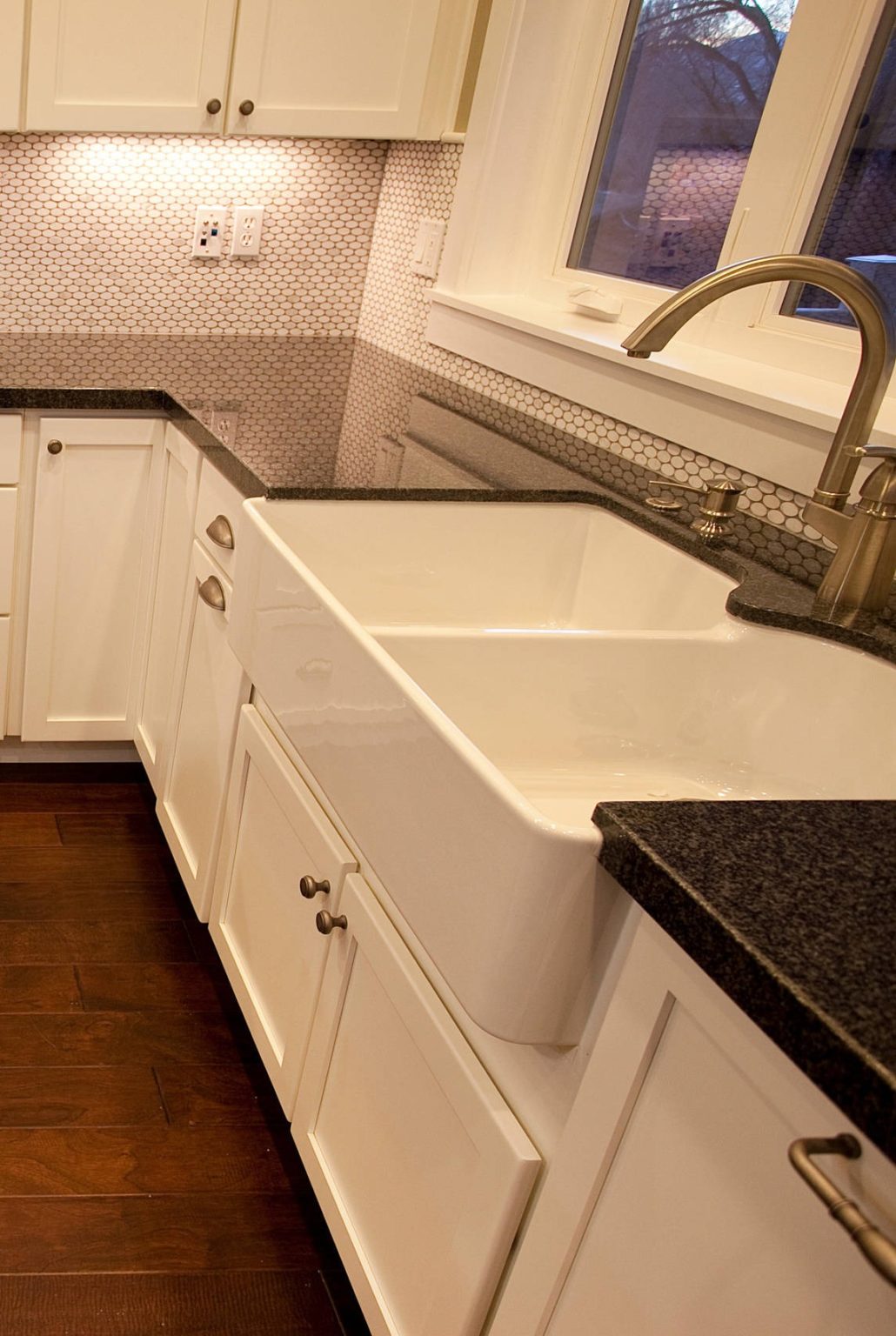 36+ Enviable Black Granite Countertops With White Cabinets