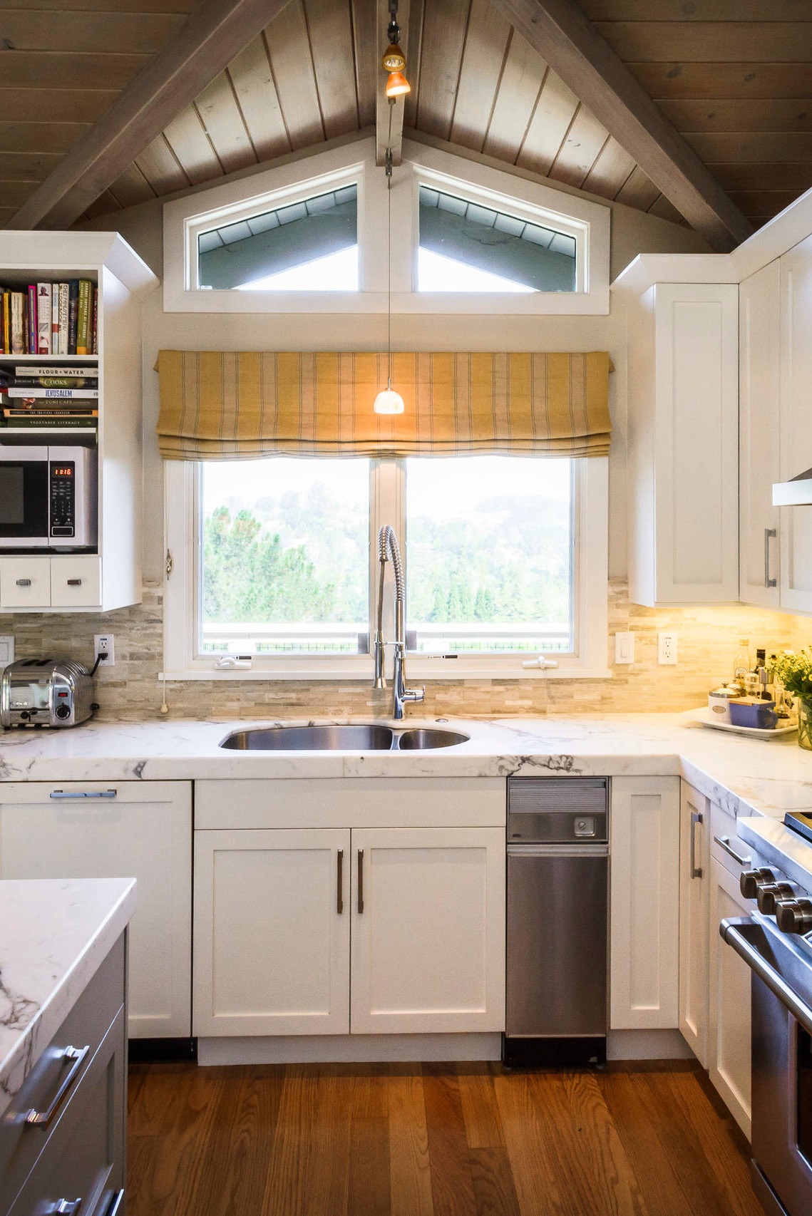 Country Style Kitchen White Marble Countertops Cabinets Stone Backsplash hardwood Floor