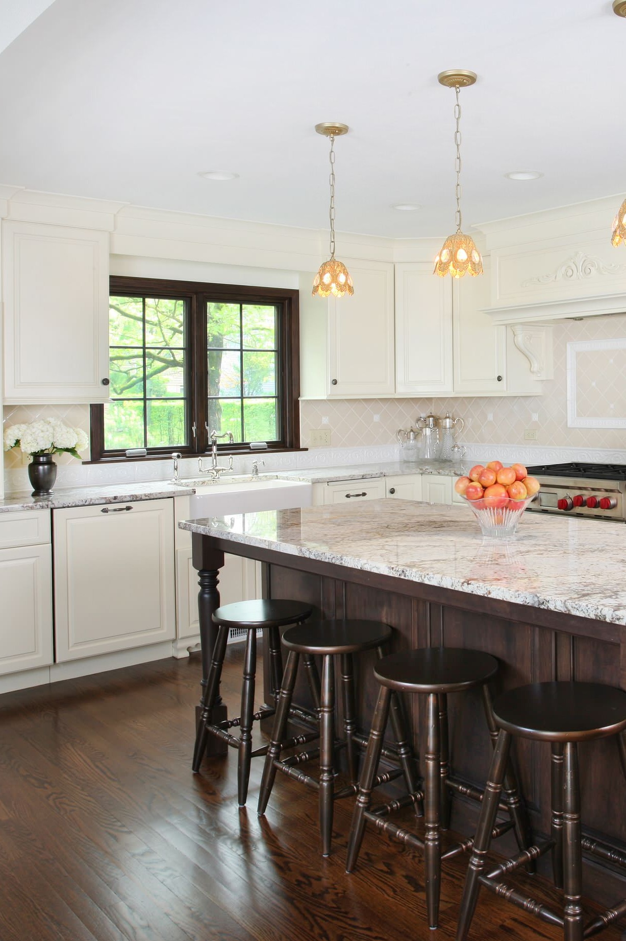 Red Oak Hardwood Floor White Kitchen Cabinets Dark Island White Spring Countertops Cream Backsplash Tiles