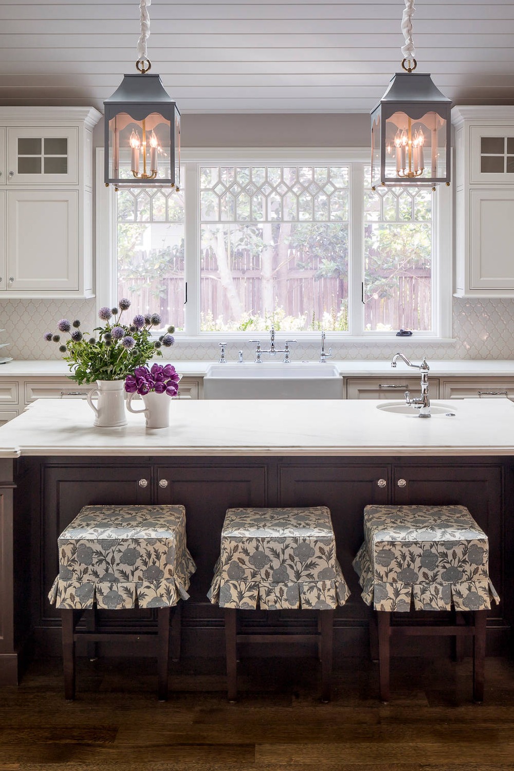 White Quartz Countertops Dark Hardwood Flooring Arebesque Backsplash Tiles Two Tone Kitchen Cabinetry