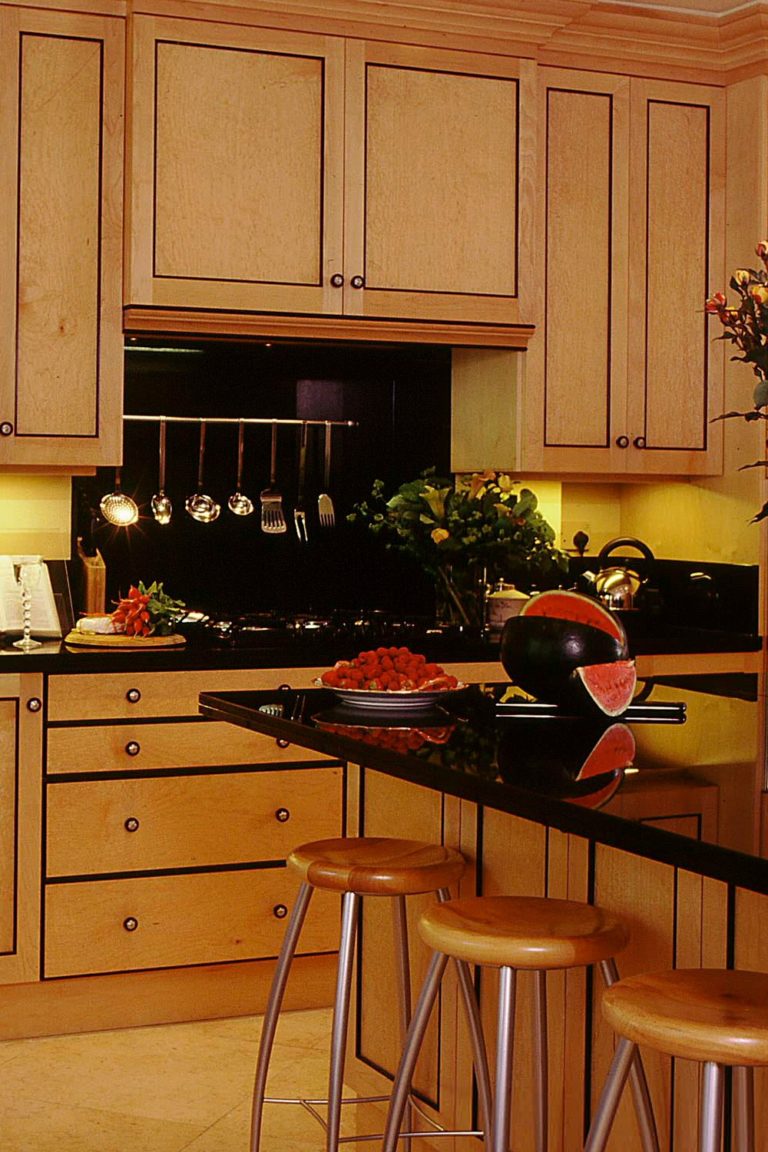 36+ Fabulous Black Granite Kitchen Countertops Design Ideas