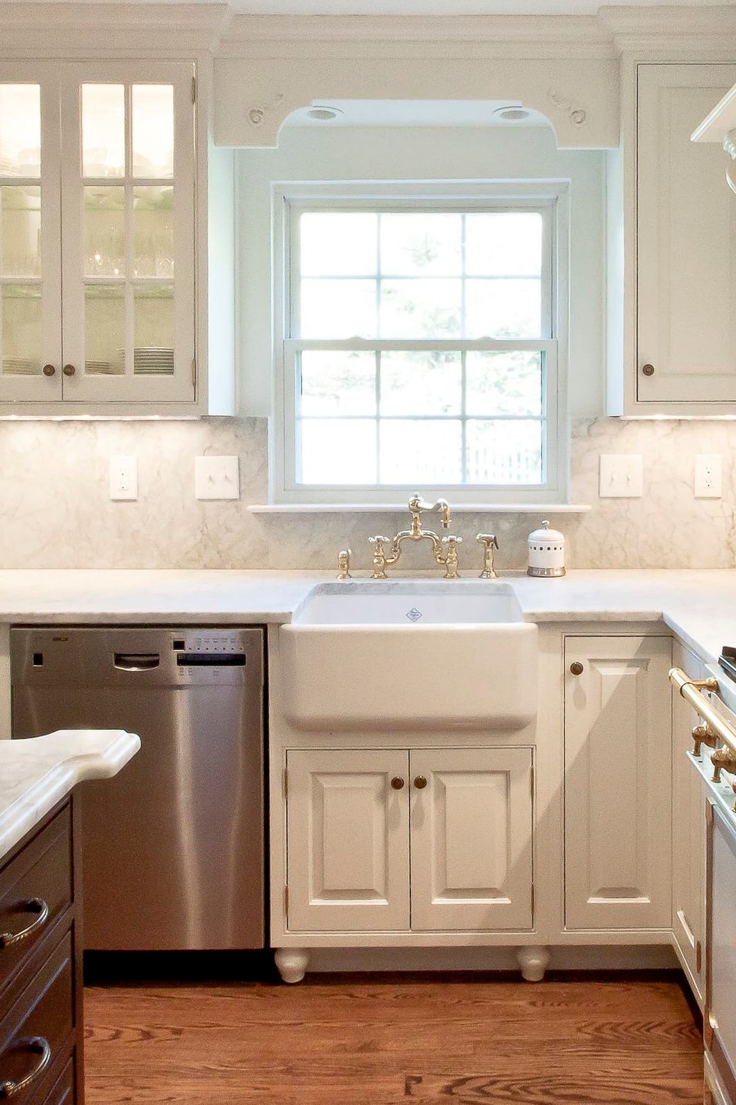 White Marble Countertop Full Height Backsplash Cabinet Farmhouse Sink Dark Hardwood Floor