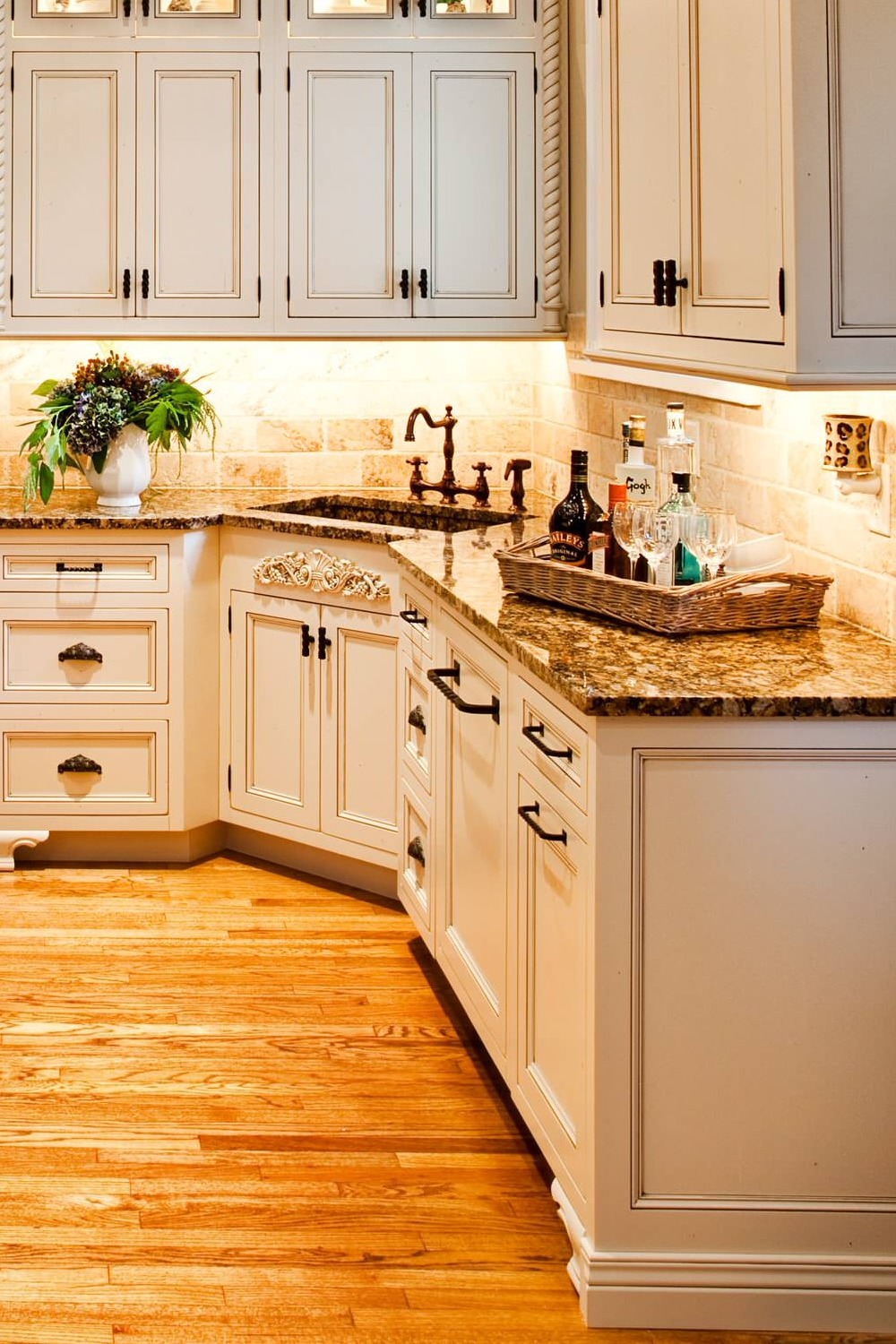 White Oak Kitchen Cabinets Travertine Backsplash Solarius Granite Countertop Dark Hardwood 1