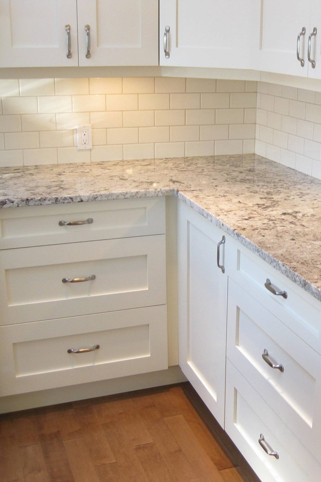 34+ Best White Granite With White Cabinets | CountertopsNews