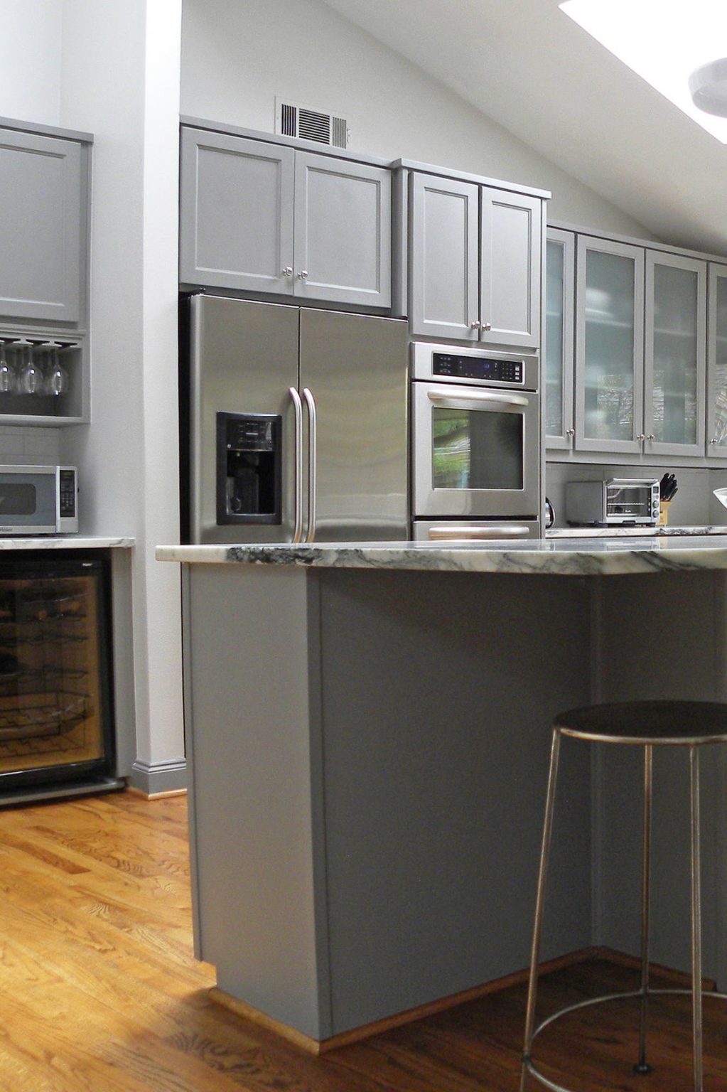 35+ Gray Kitchen Cabinets Ideas For Dark Or Light