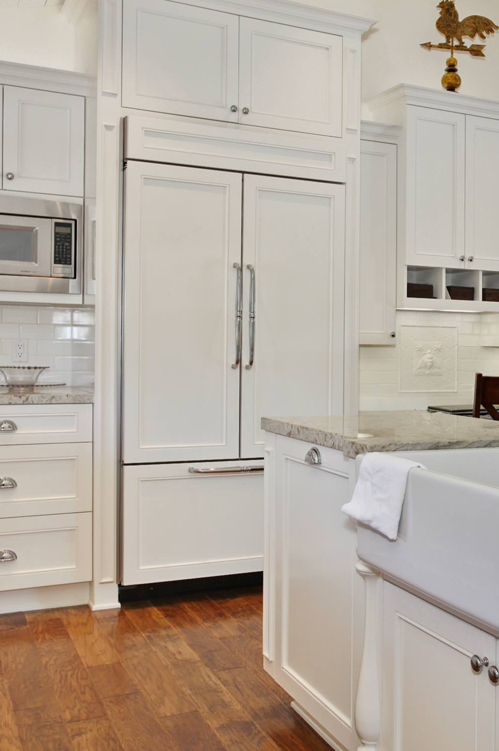 White Granite Countertop Cabinet Subway Tile Backsplash Dark Hardwood Floor Farmhouse Sink