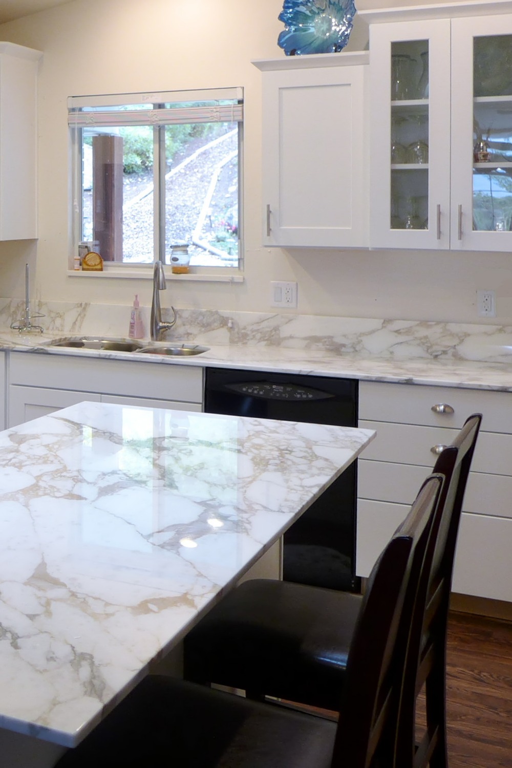 White Kitchen Countertops Shaker Cabinets Stone Backsplash Dark Hardwood Floor