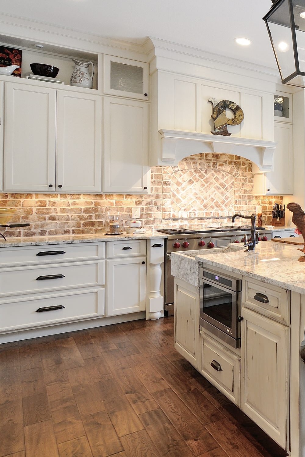 48 Backsplash Ideas For White Countertops and White Cabinets
