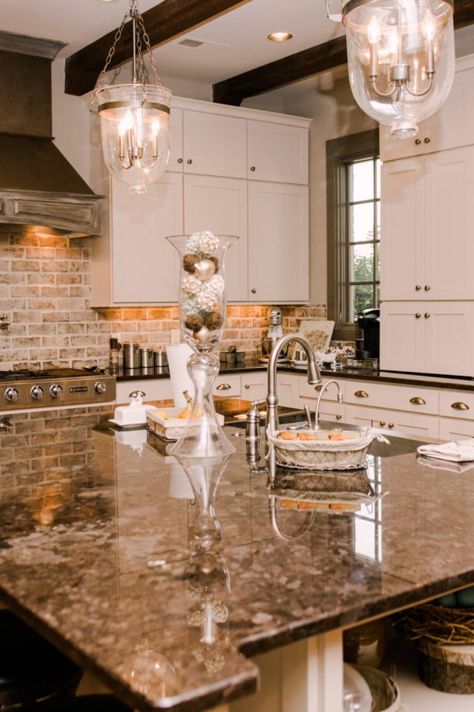 48 Backsplash Ideas for White Countertops and White