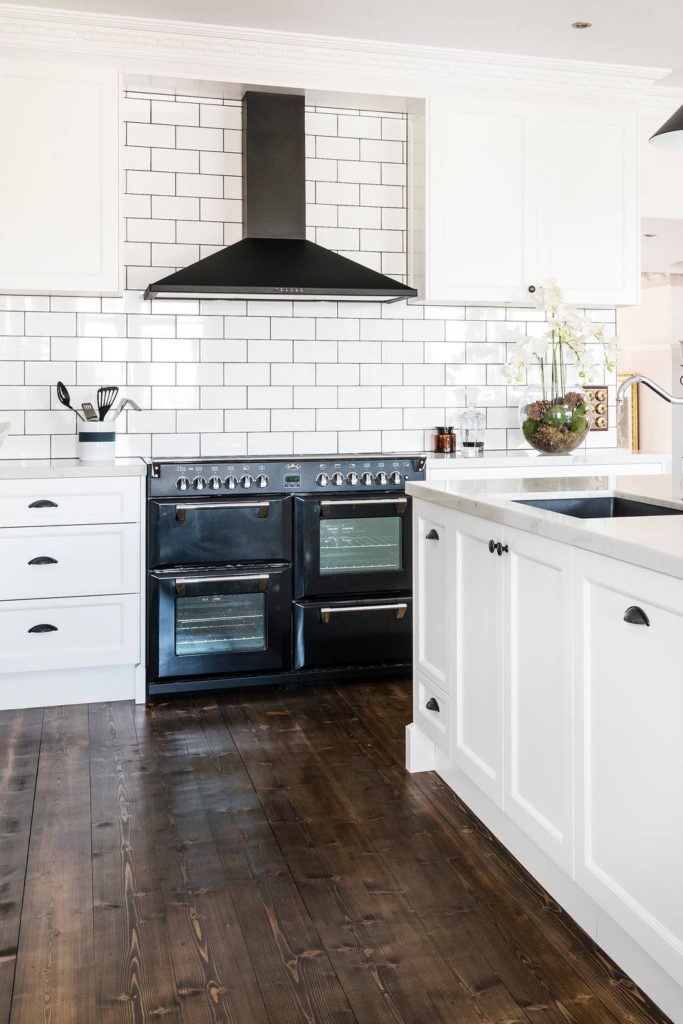35+ White Cabinets With Black Hardware | CountertopsNews