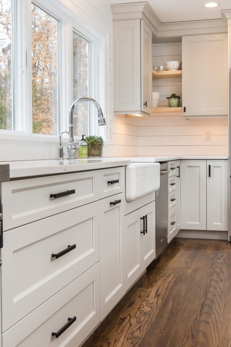 35 + White Kitchen Cabinets With Black Hardware | Countertopsnews