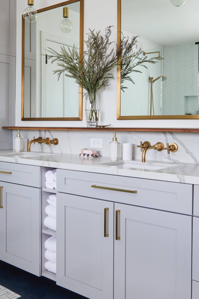 35+ Master Bathroom With White Countertops Design Ideas