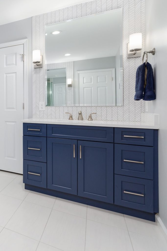 34+ Transitional Blue Bathroom Ideas | CountertopsNews