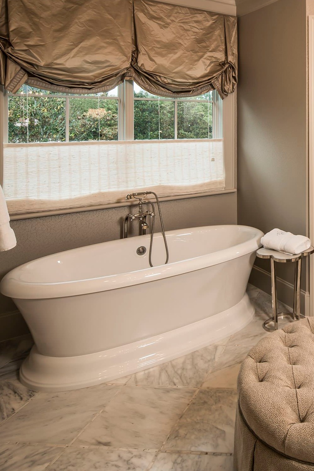 White Marble Floor Tiles Freestanding Bathtub Towel Rack Gray Wall Paints