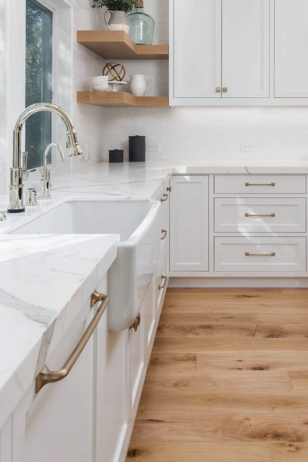 White Quartz Countertops Shaker Cabinets Farmhouse Sink Light Wood Floor
