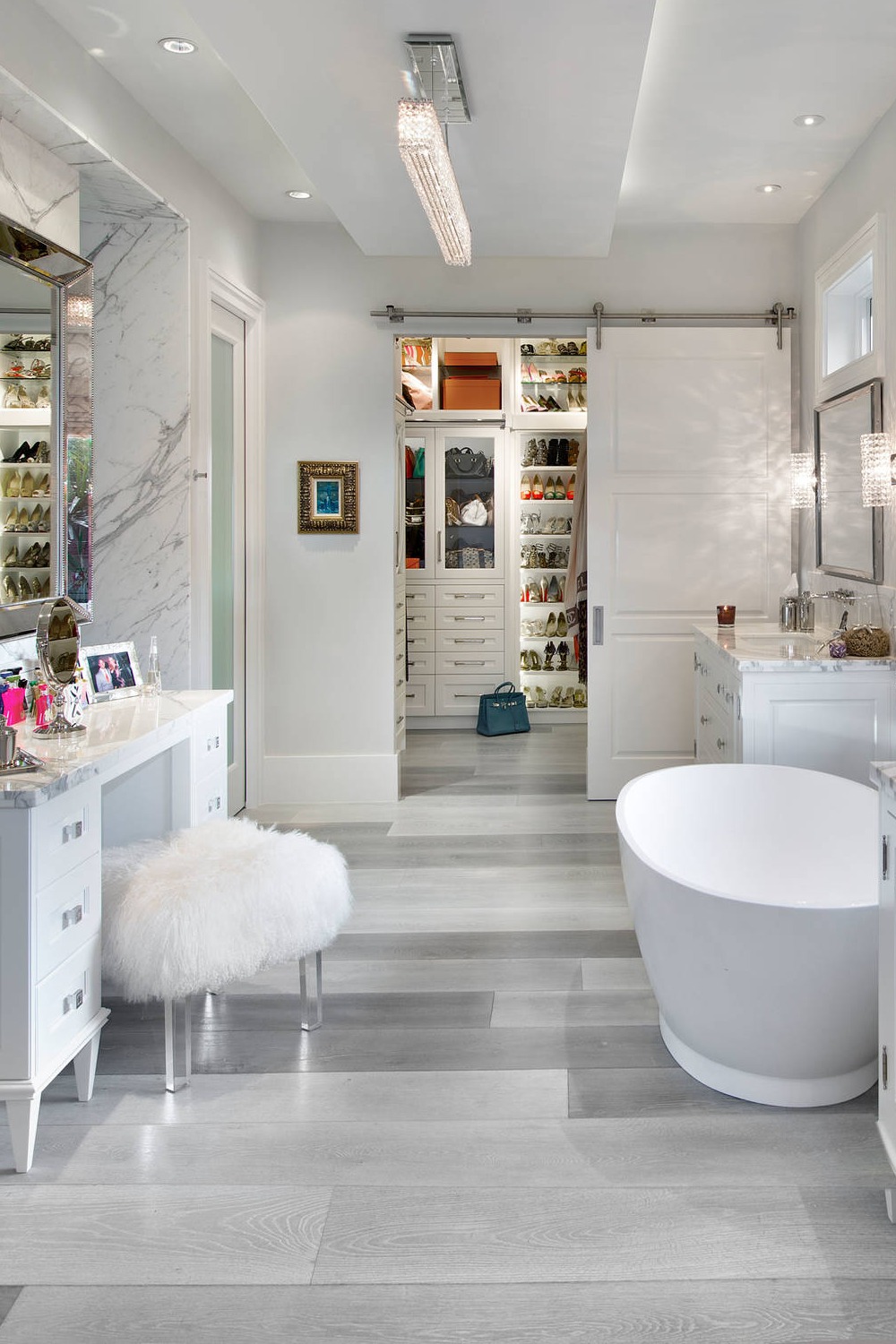 Freestanding Tub Undermount Sink Grey Flooring Marble Tops