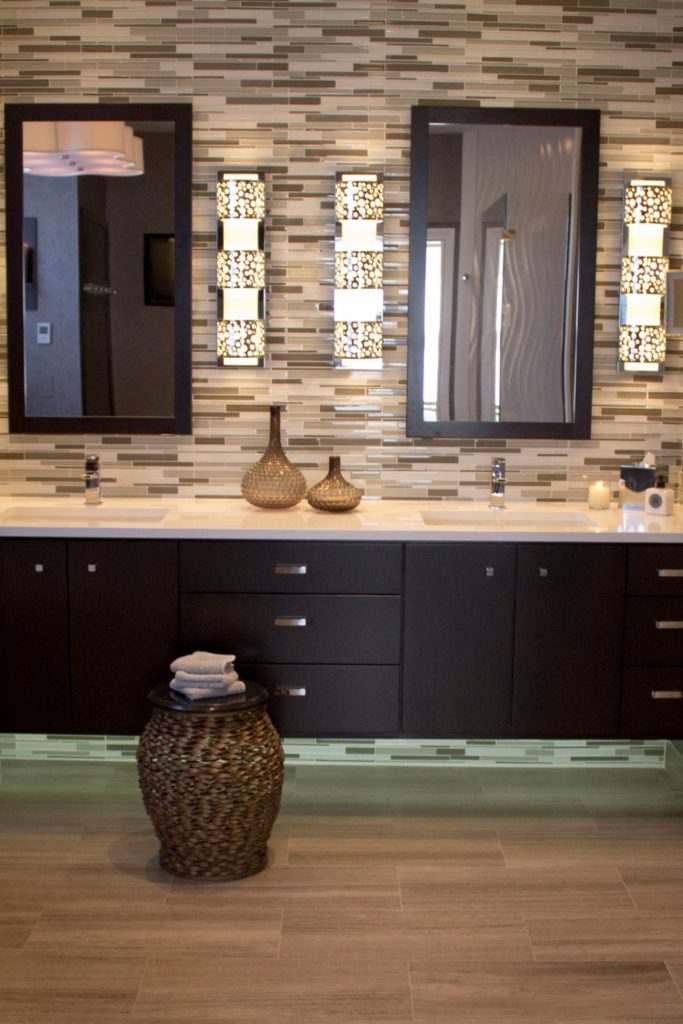 35+ Stylish Bathroom Backsplash Ideas | CountertopsNews