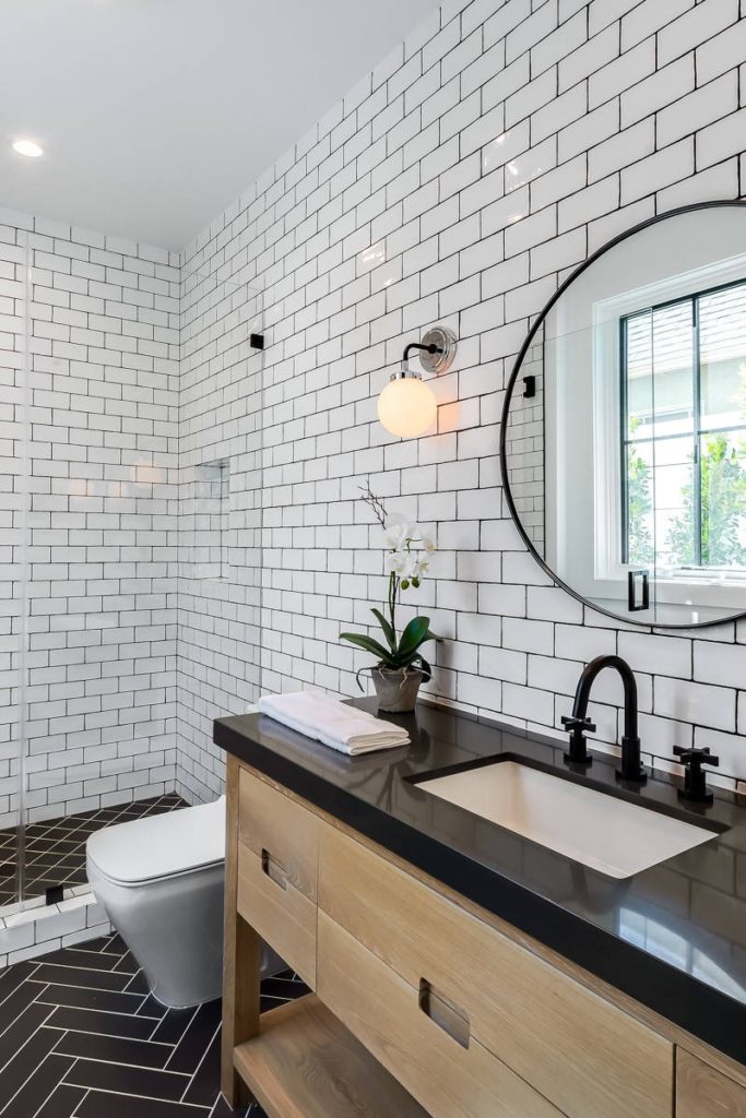 35+ Stylish Bathroom Backsplash Ideas | CountertopsNews