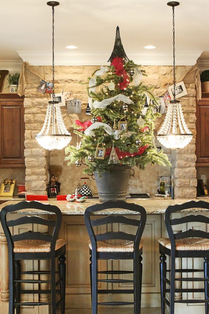 30+ MustSee Christmas Kitchen Decor Ideas CountertopsNews