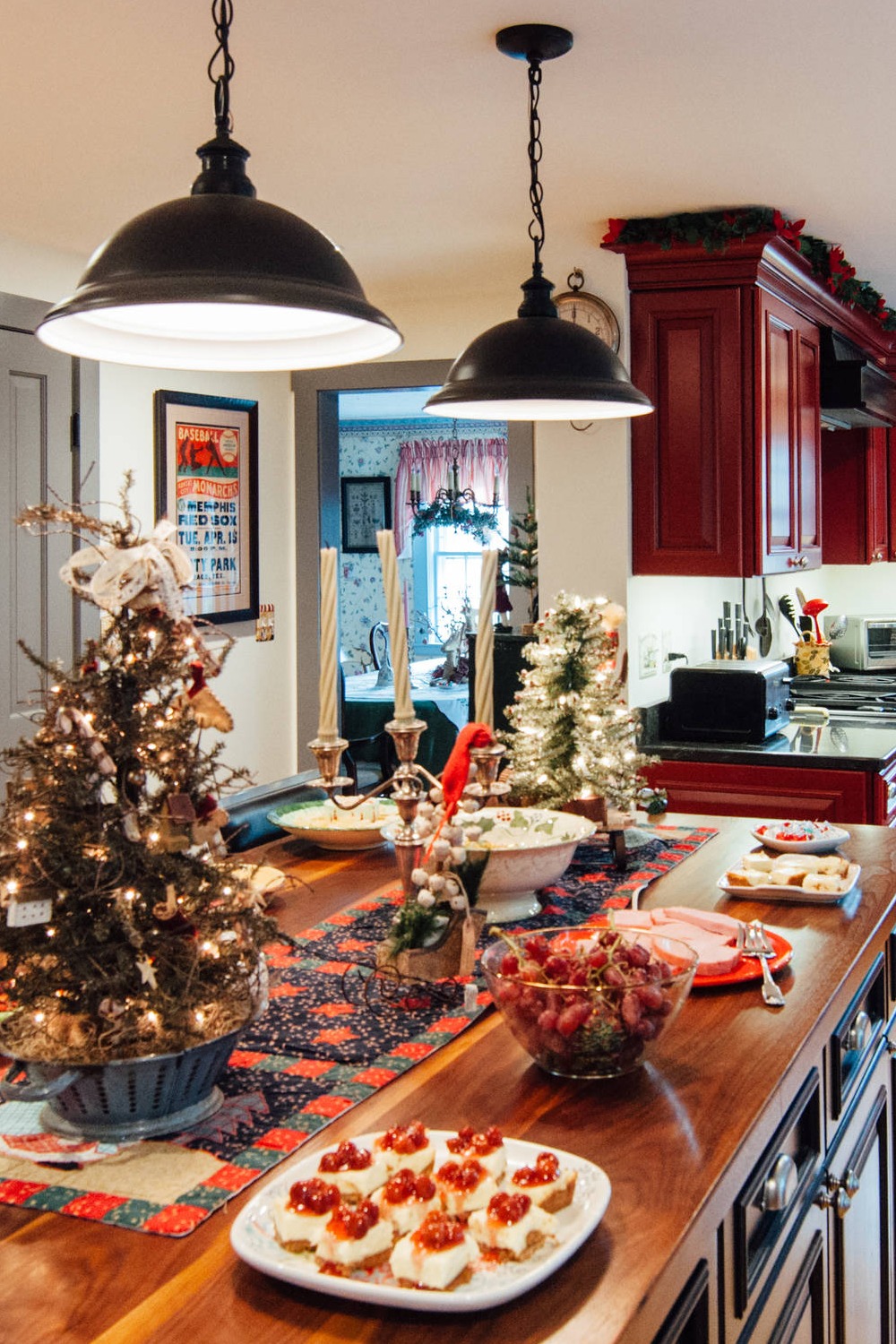 Christmas Kitchen Lights Ornaments Ribbon Cozy Decorate Display Cabinets Hang Creating Holidays