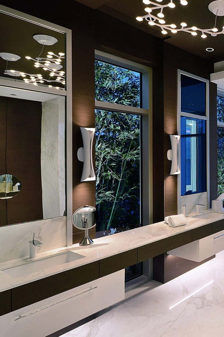 35+ Stylish Bathroom Backsplash Ideas | CountertopsNews