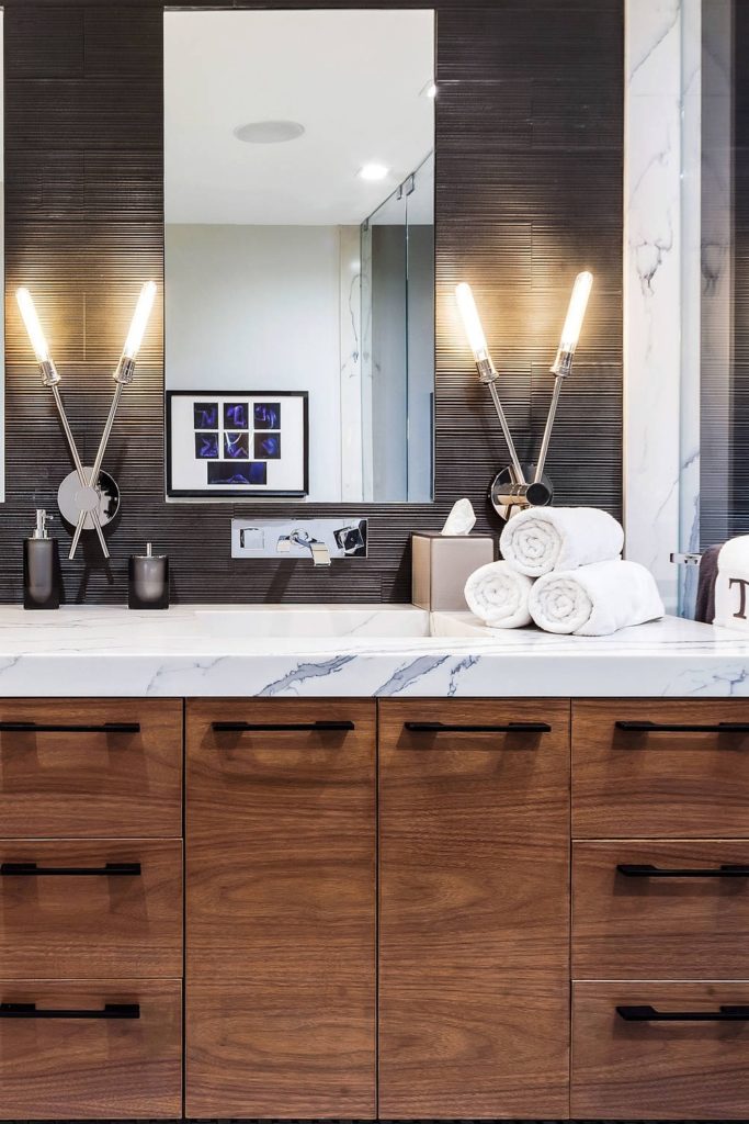 35+ Stylish Bathroom Backsplash Ideas | CountertopsNews