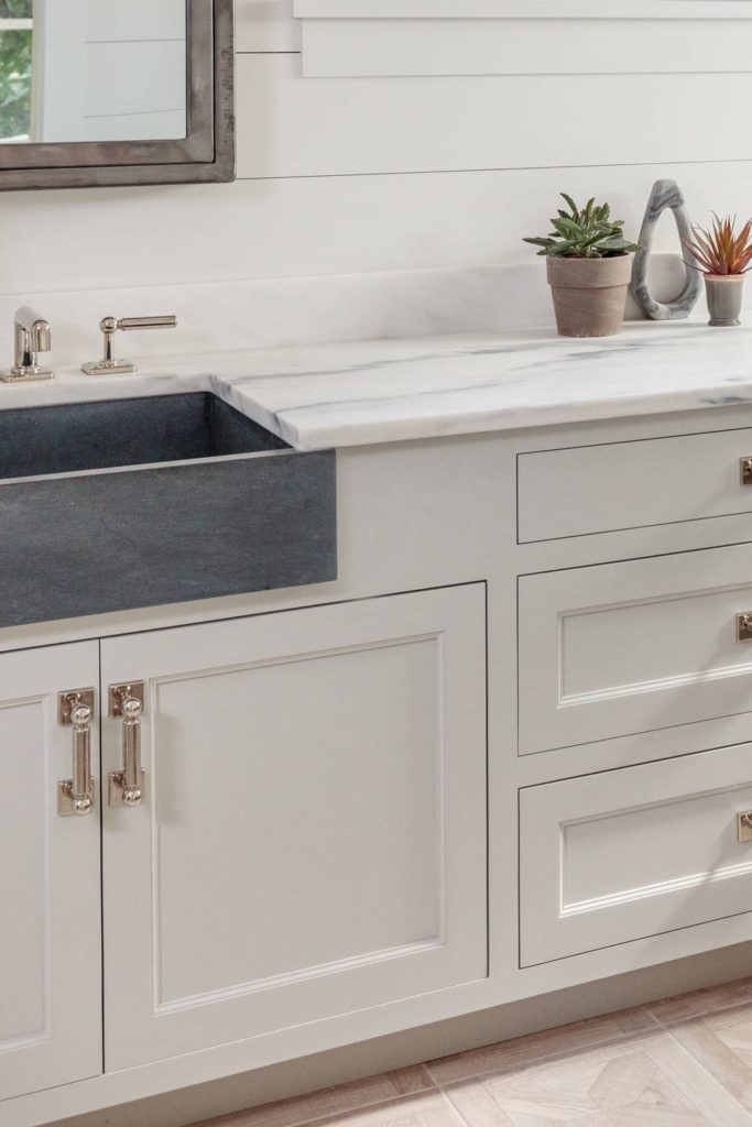 27+ Luxury Farmhouse & Apron Front Bathroom Sink Ideas