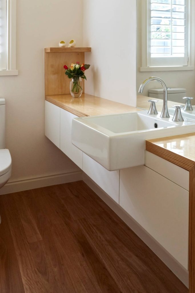 27+ Luxury Farmhouse & Apron Front Bathroom Sink Ideas