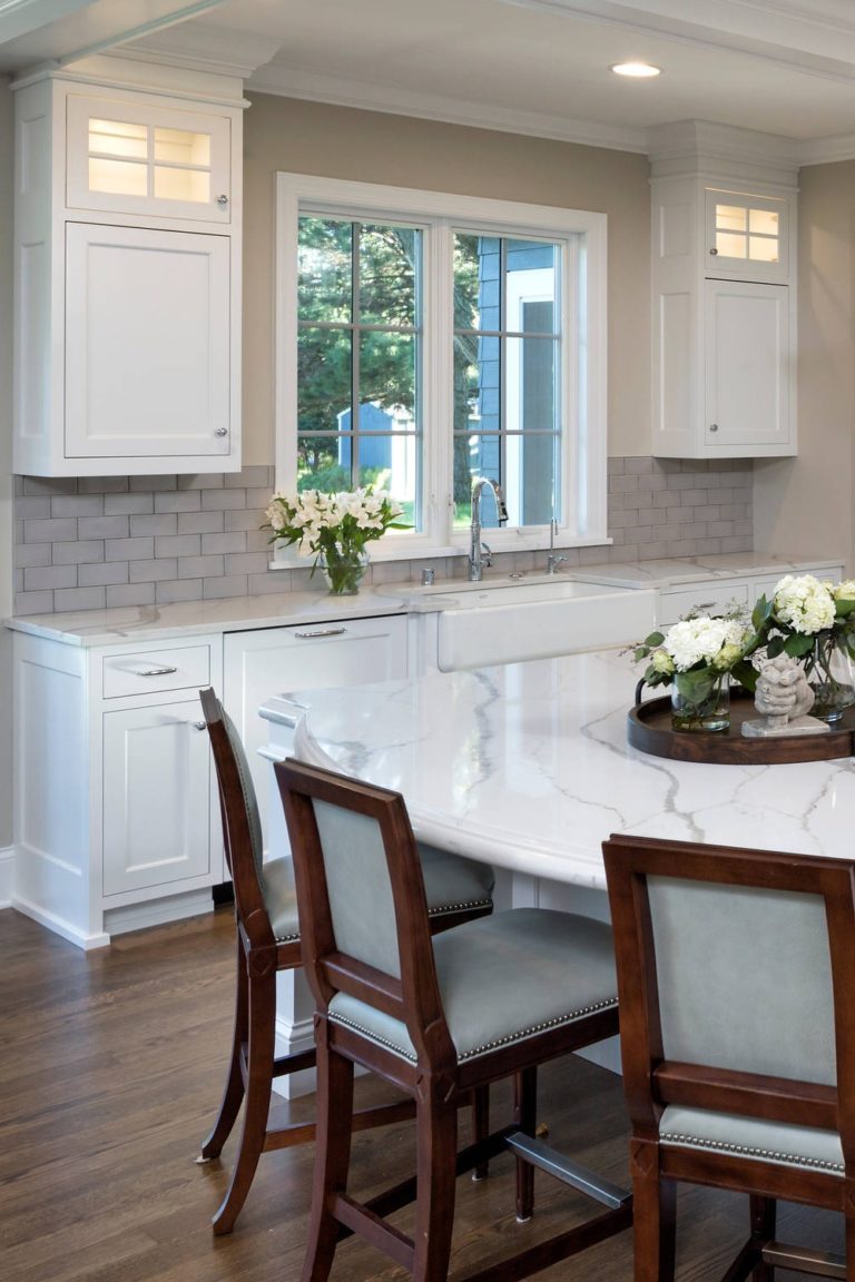 35+ Spectacular White Kitchen With Dark Floors | CountertopsNews