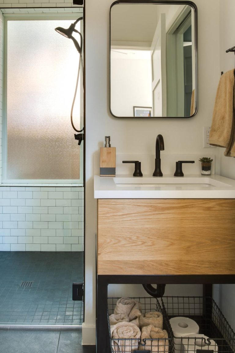 32+ Cool And Functional Small Bathroom Design Ideas With Showers