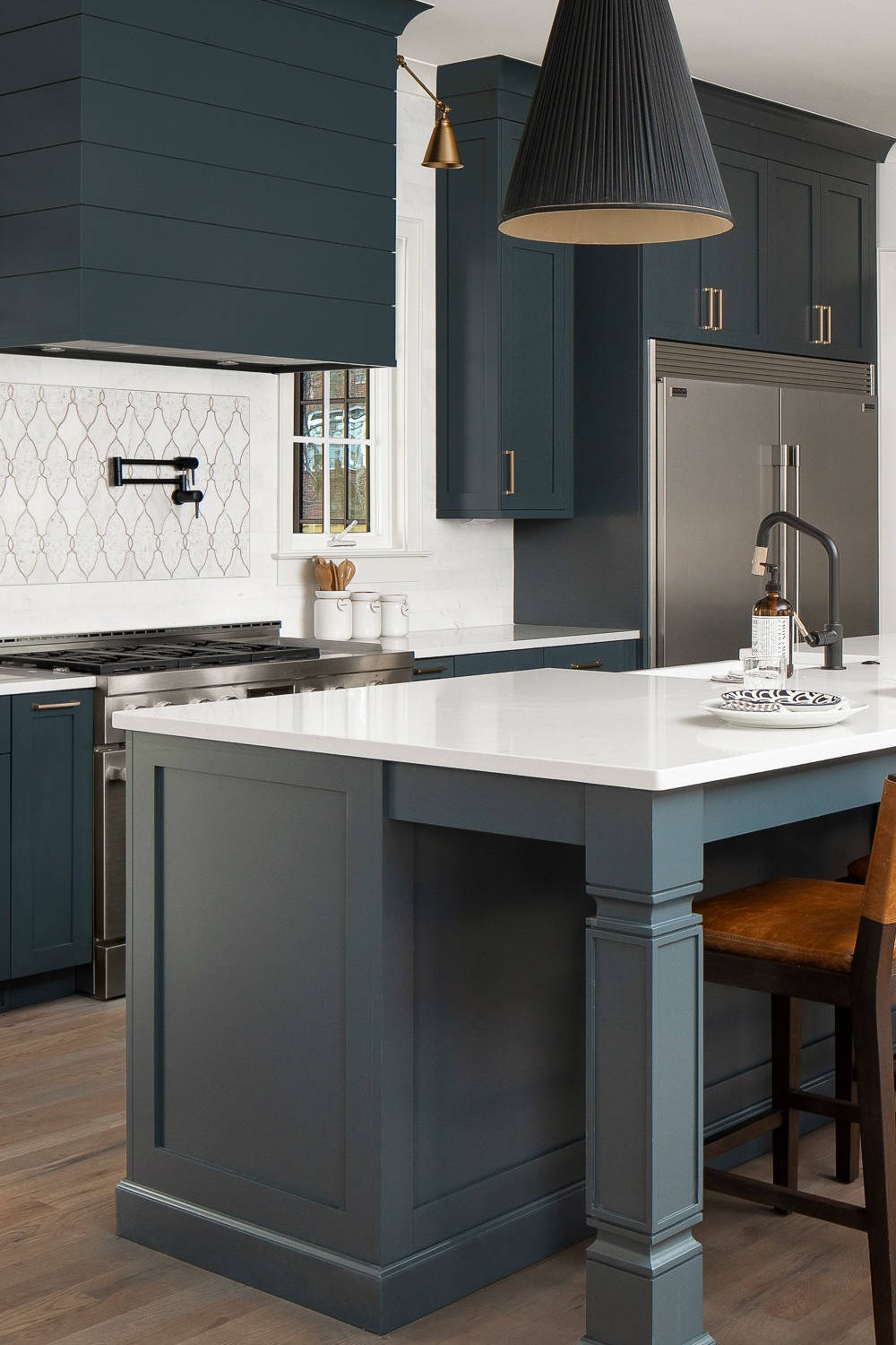 Sharp Contrast Silvery Color Appliance Finish White Backsplash Appliance Finishes White Appliances