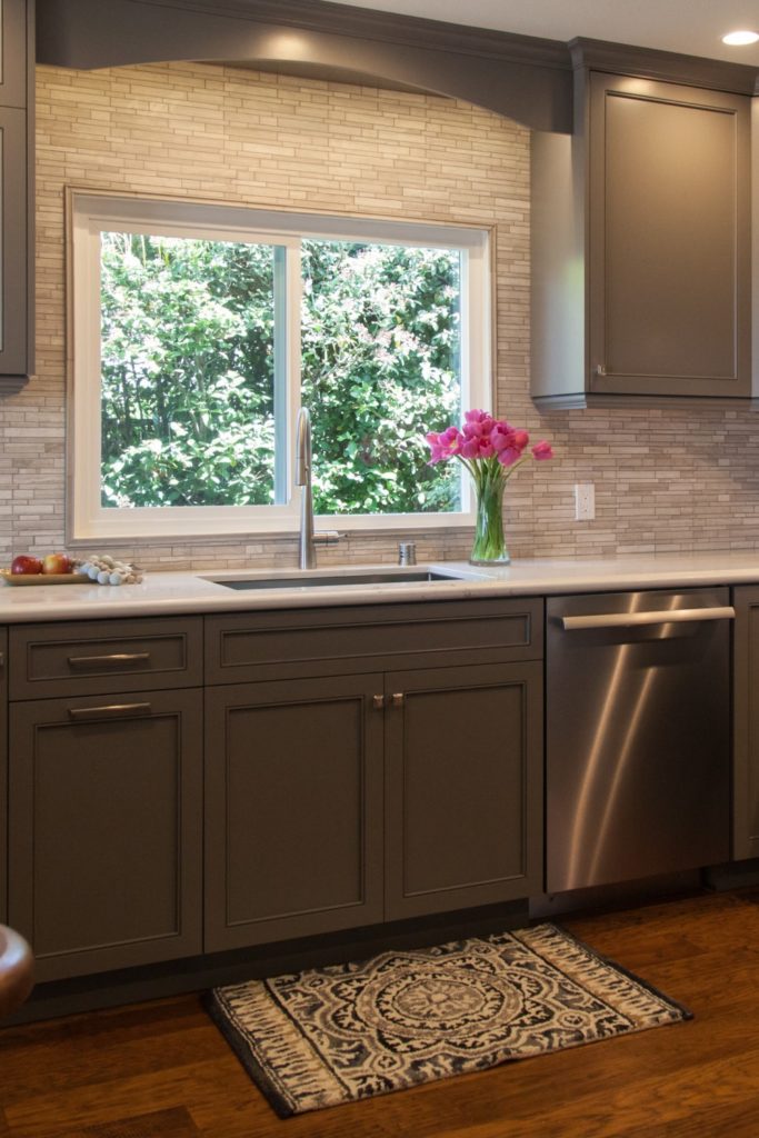 30+ Backsplash Ideas For Dark Cabinets | CountertopsNews