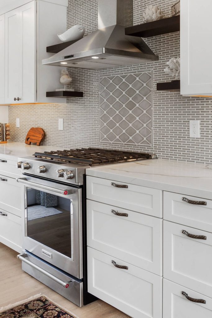 35+ Backsplash Ideas For White Cabinets 