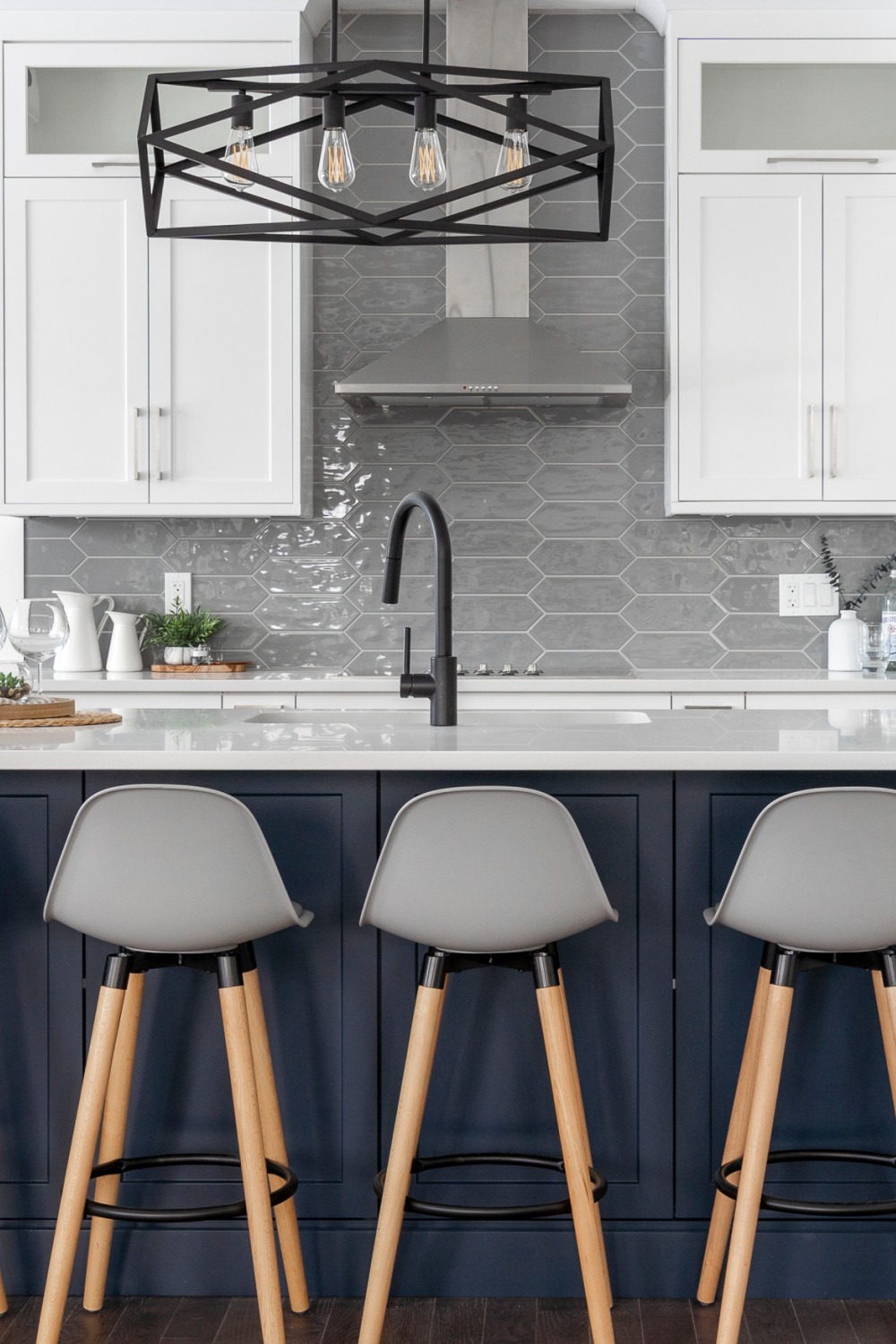 Gray Kitchen Backsplash Shaker Cabinets Blue Island Cabinets Kitchen Design