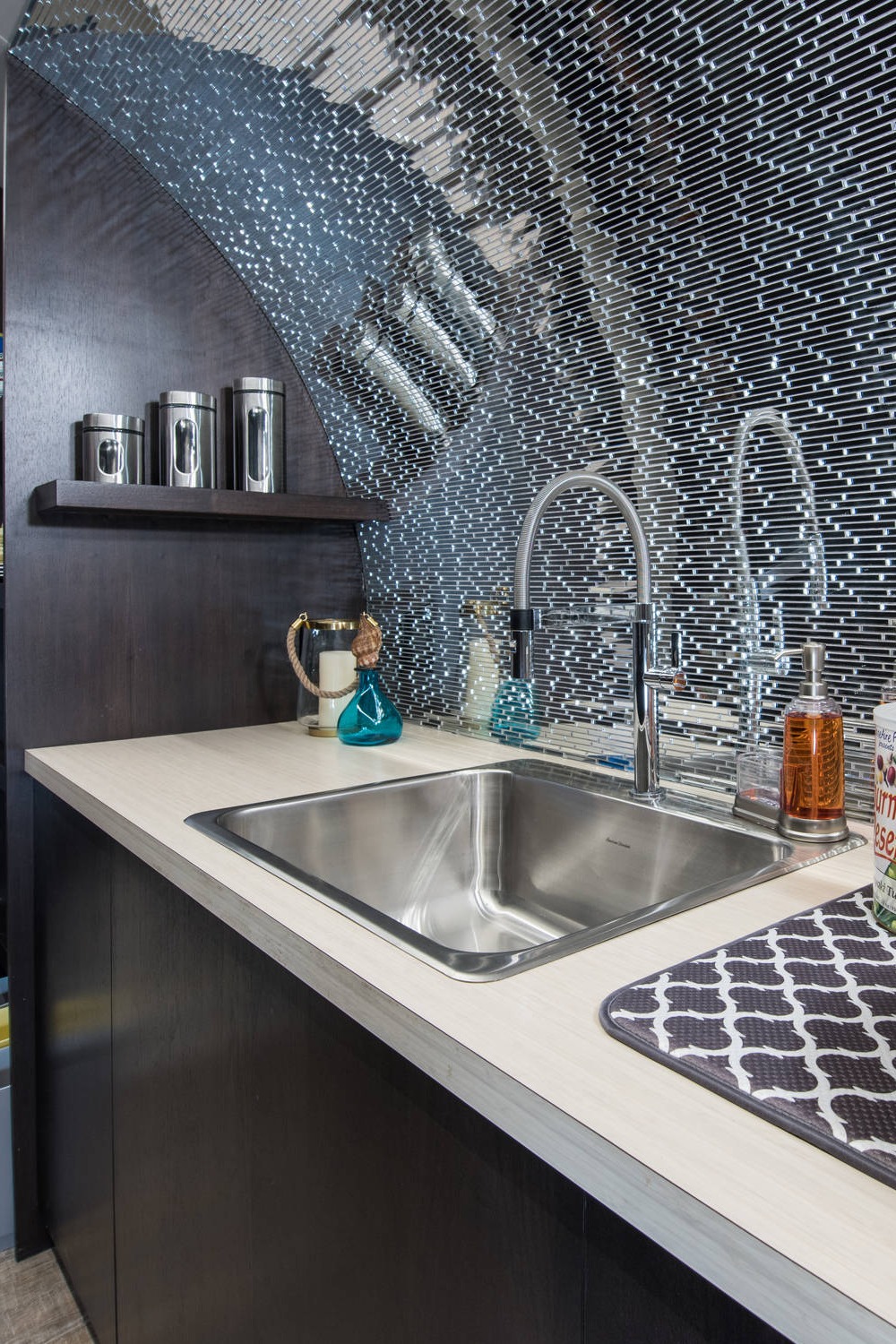 Modern Kitchen Backsplash Ceiling Style Material Point Interior Features Shades