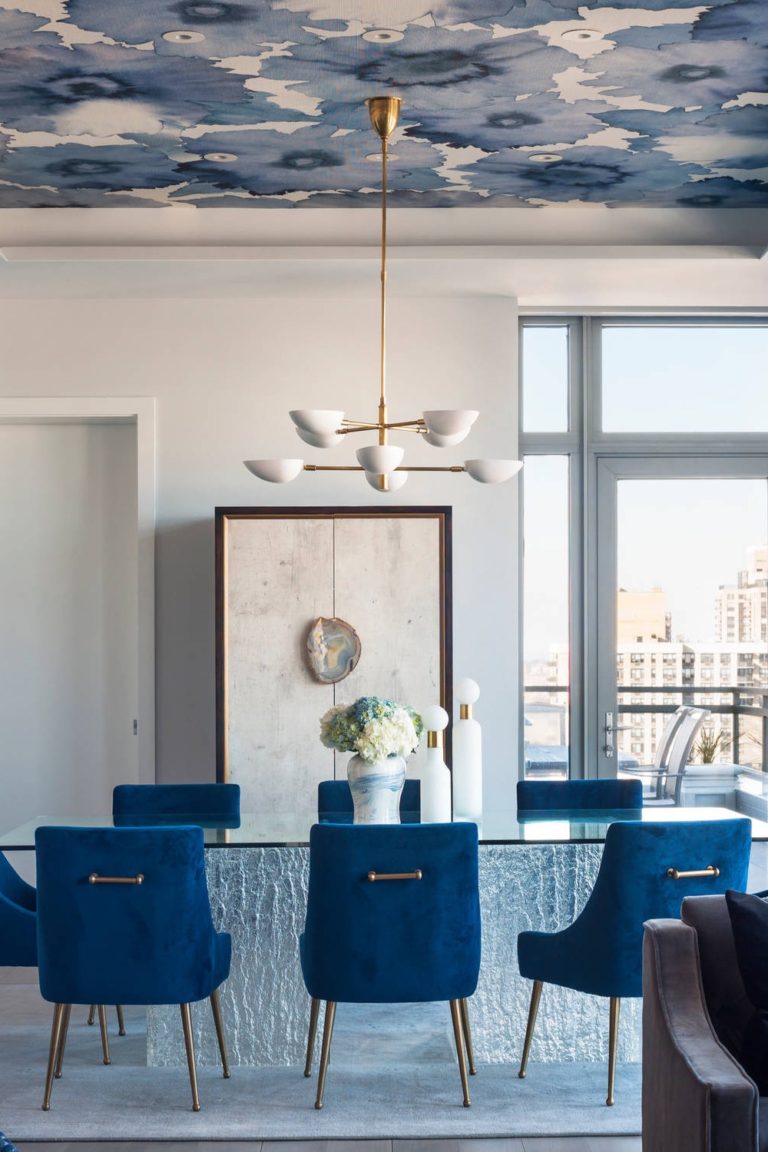 30+ Eye-Catching Ceiling Wallpaper Ideas | CountertopsNews - Eye-Catching Apartment Ceiling Ideas With Geometric