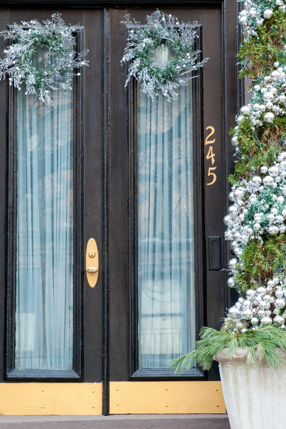 Door DIY Christmas Wreath Form Ideas Holiday Ribbon Classic