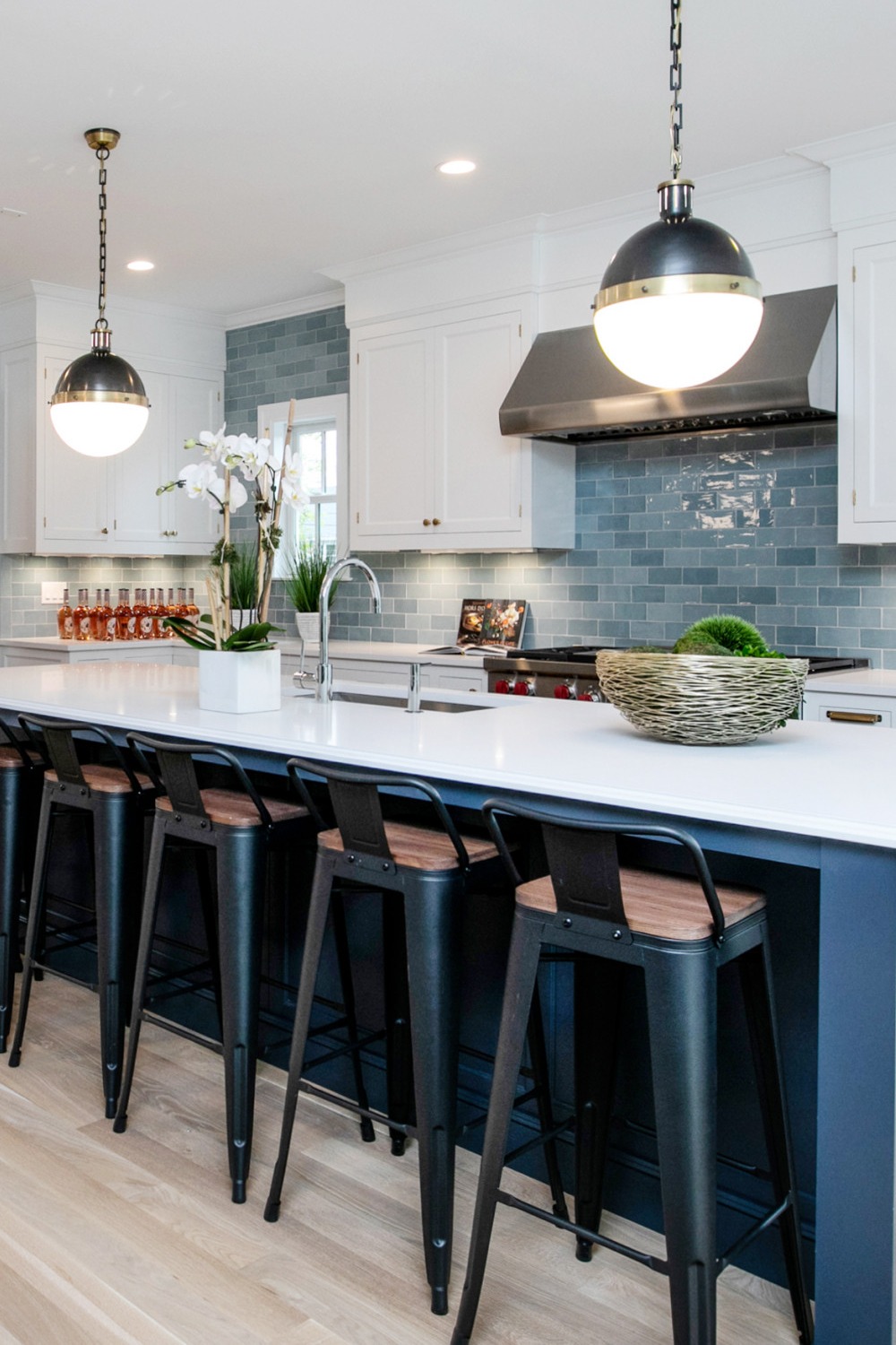 Interior Designer Kitchen Trend White Kitchen Cabinets Backsplashes Space Stone Countertops Design Spaces Tones