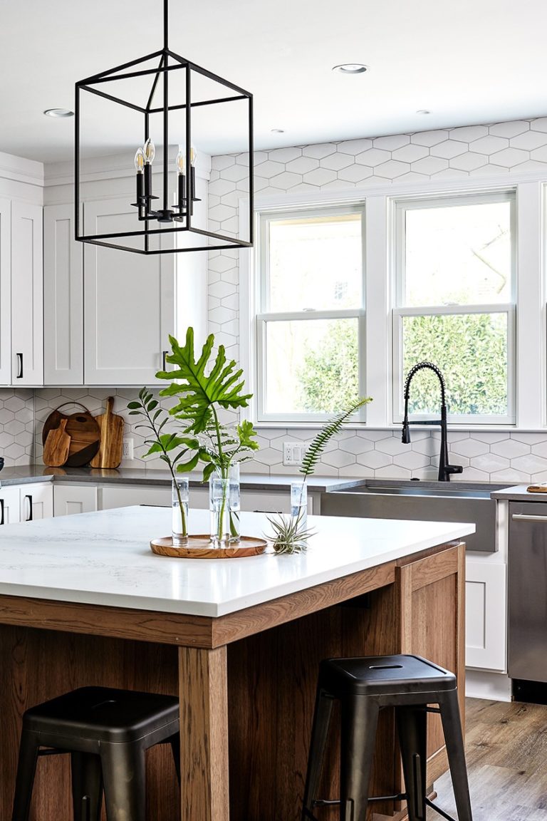 26+ Popular Two-Tone Kitchen Faucet Ideas | CountertopsNews