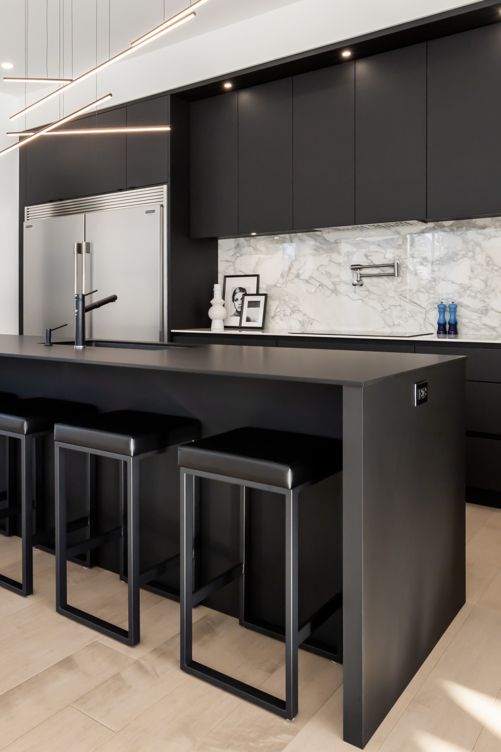 Modern Incorporate Black Cabinets Marble Backsplash Dark Cabinets Room Sleek Inspiration Countertop Paired