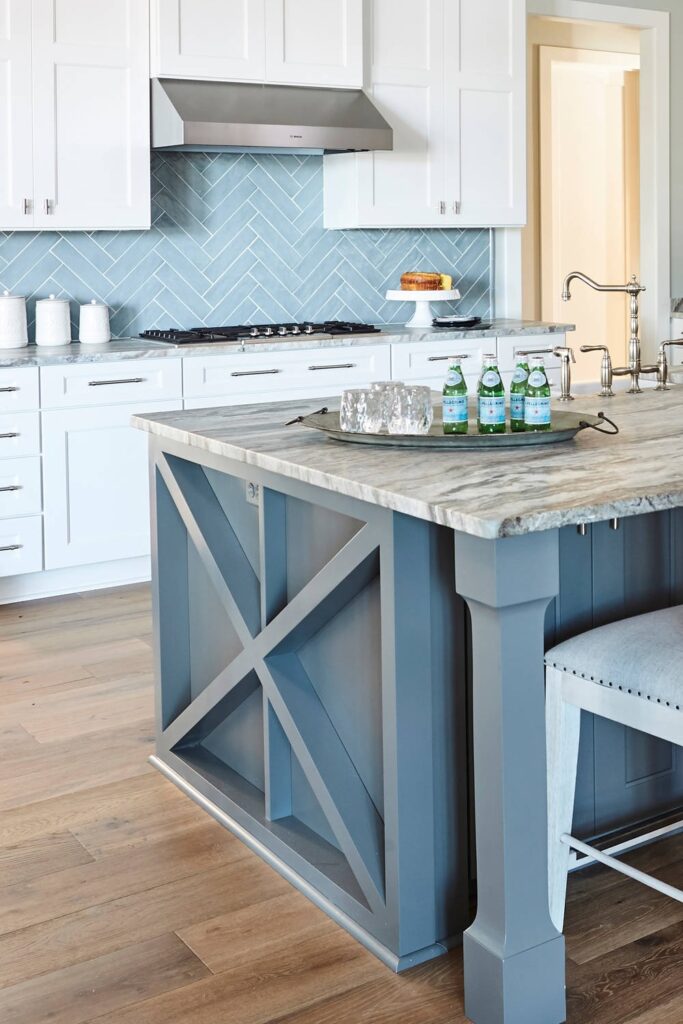 30+ Fresh White Kitchen With Blue Backsplash Ideas | CountertopsNews