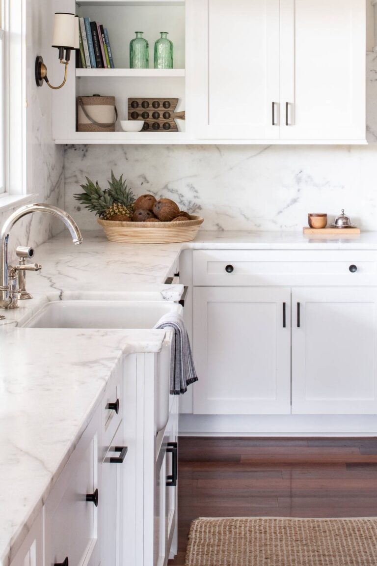 30+ White Cabinets With White Backsplash Ideas