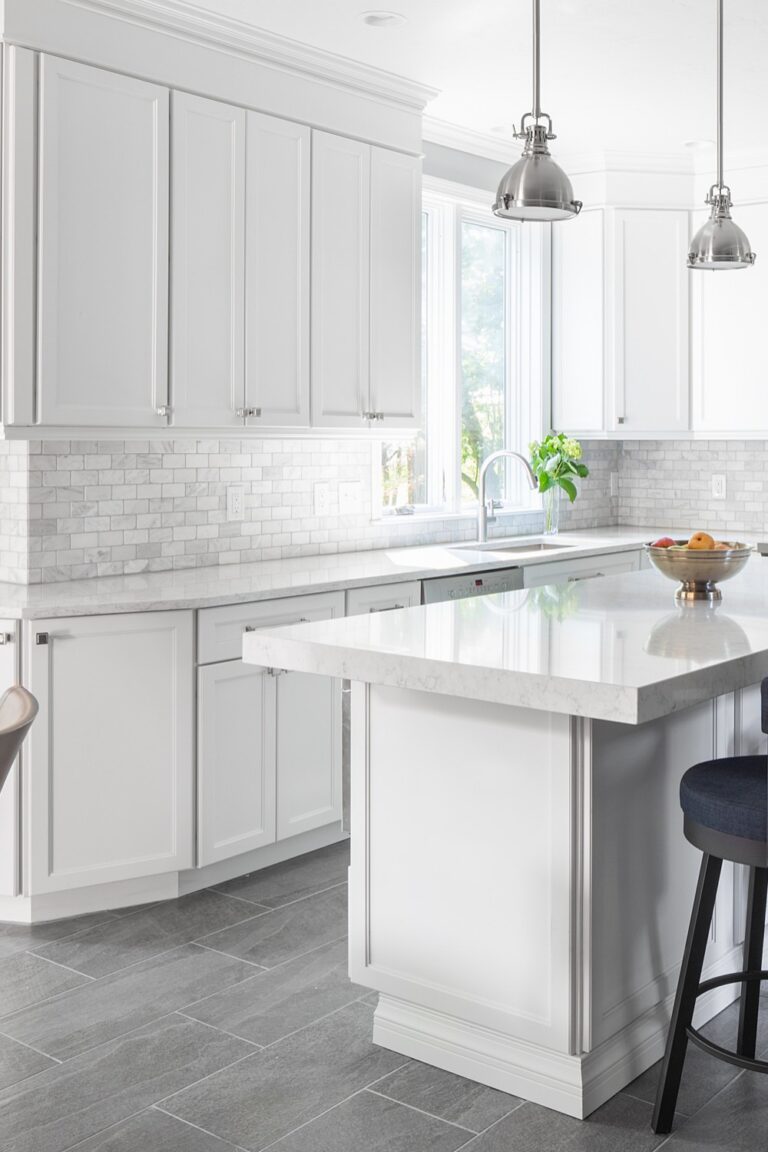 30+ White Cabinets With White Backsplash Ideas