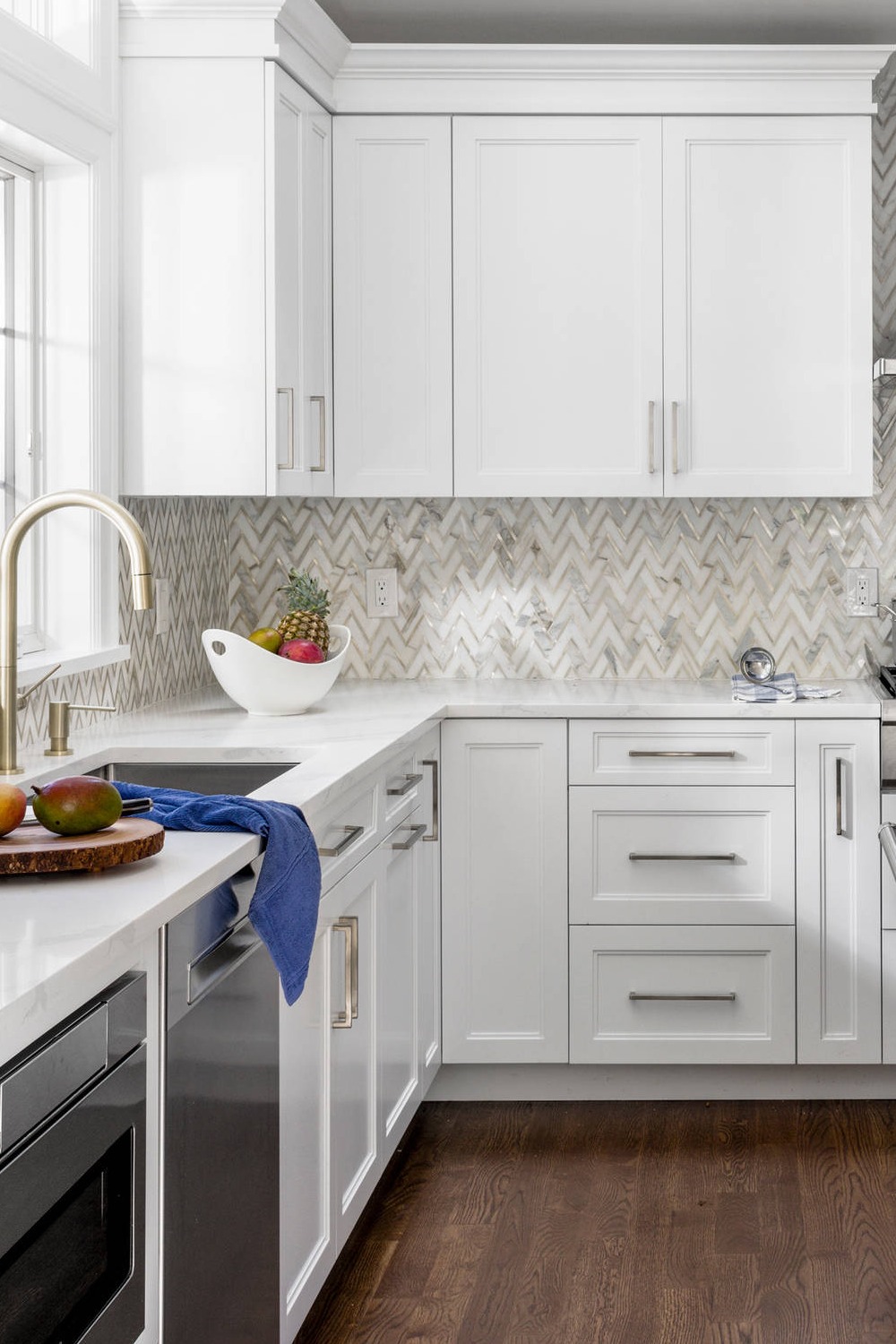 White Cabinets Kitchen Backsplash Ideas White Cabinetry Granite Countertops