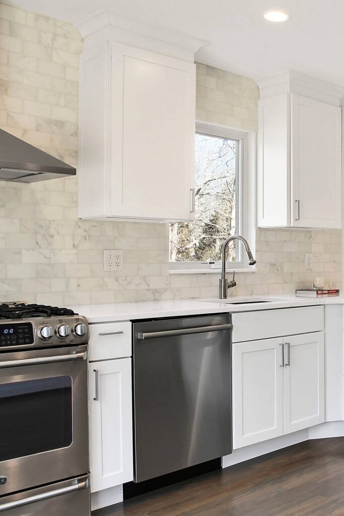 30+ White Cabinets With White Backsplash Ideas