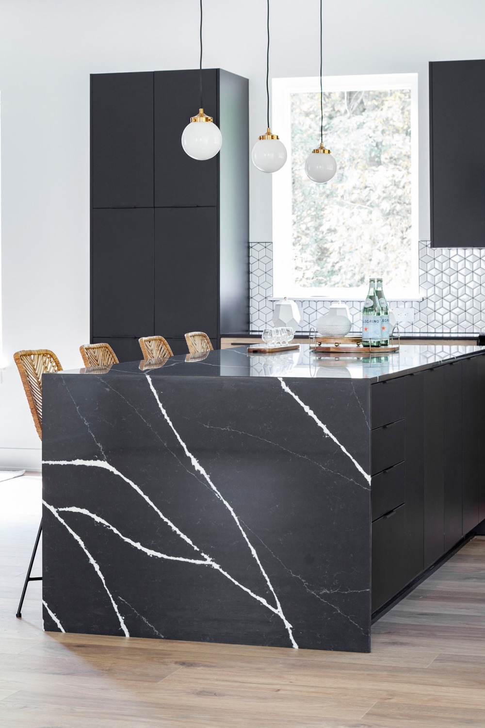 Black Quartz Countertops Sleek And Modern Appearance Black Quartz Counters Kitchen Countertops Low Maintenance Elegance Shine Space Subtle
