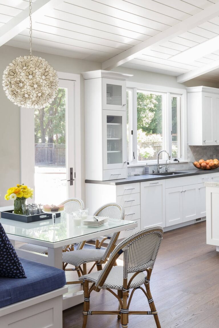 25+ Design Ideas With White Cabinets In The Kitchen
