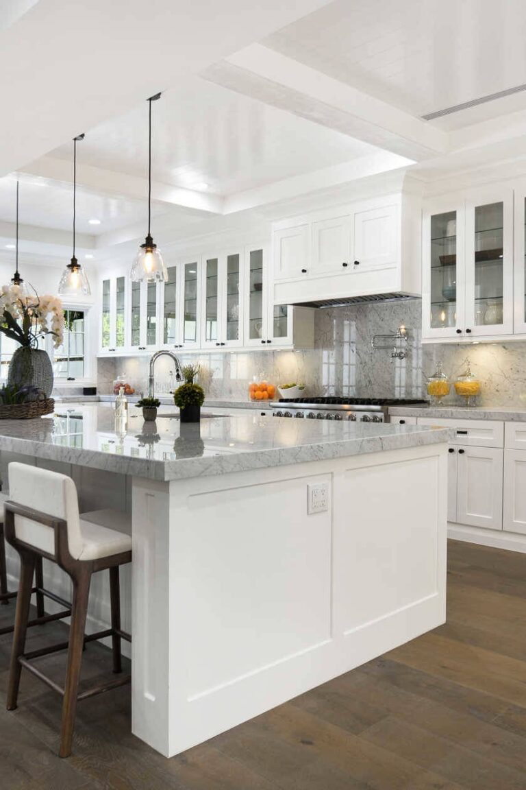 25 Design Ideas With White Cabinets In The Kitchen