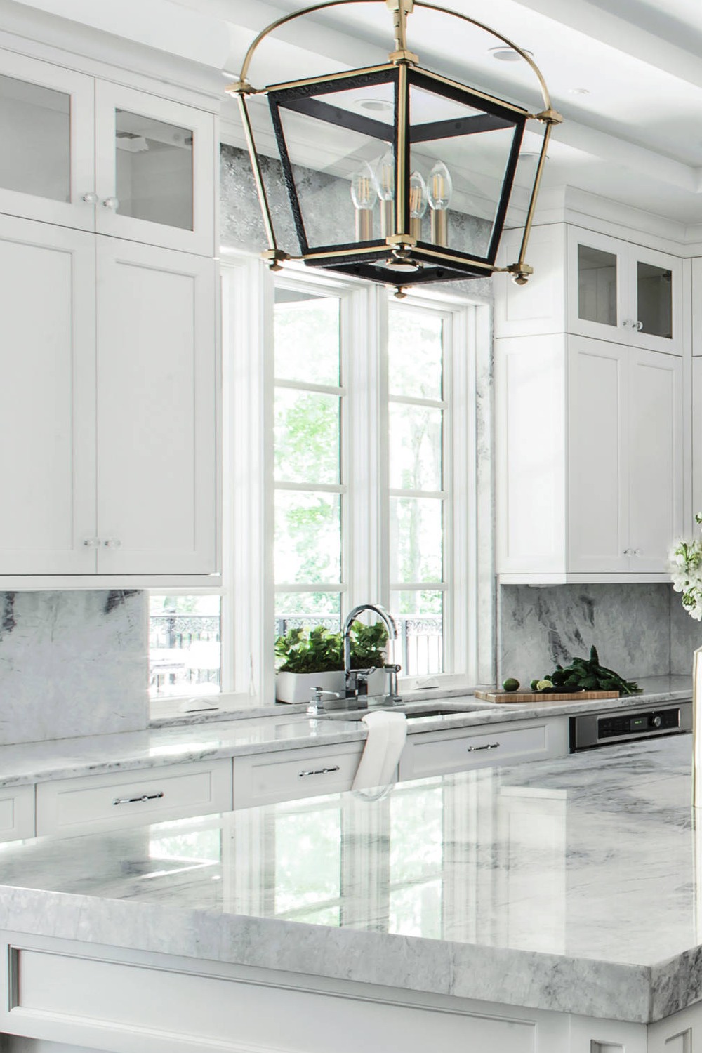 White Kitchen Cabinets Light White Kitchen Style Bright Space Quartzite Countertop