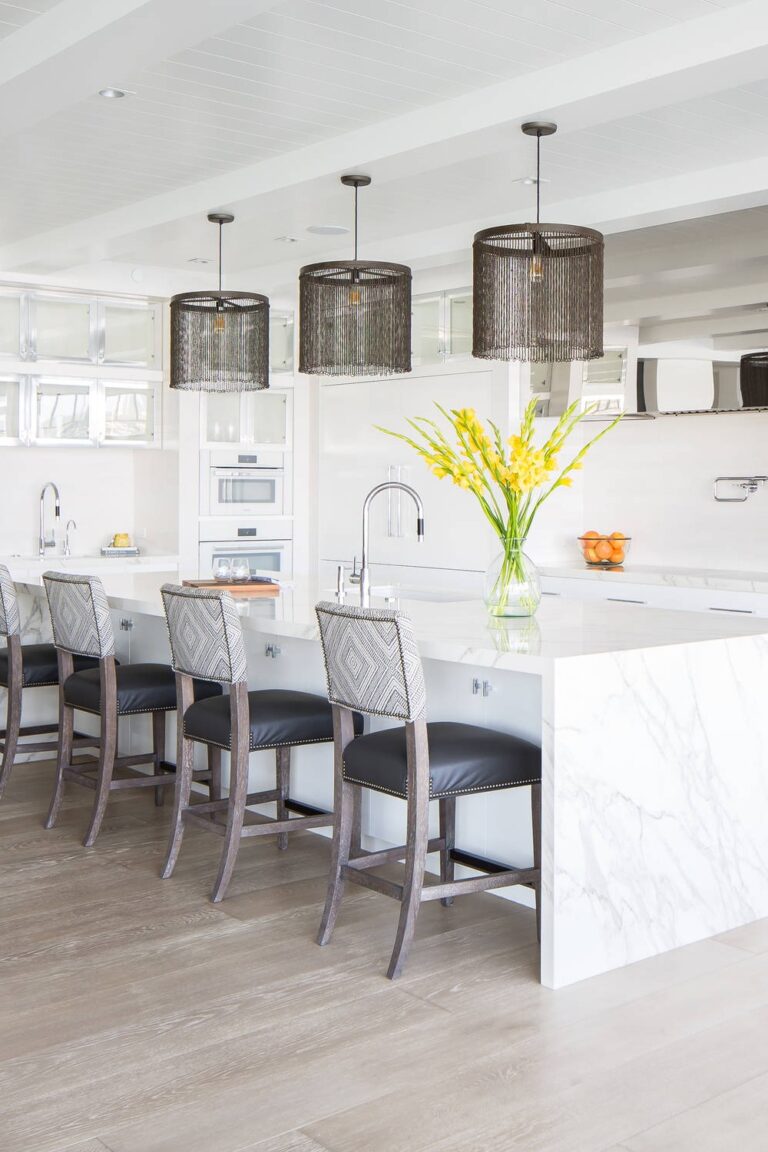 25+ Design Ideas With White Cabinets In The Kitchen